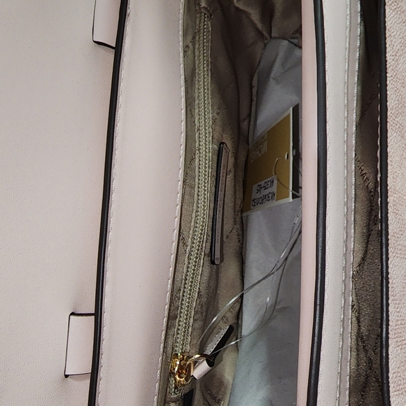 Michael Kors Manhattan Satchel - Picture 8 of 9